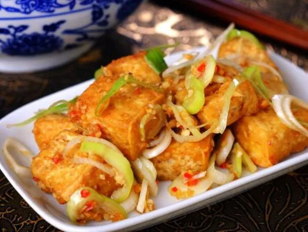 Knapperige tofu- en preisla