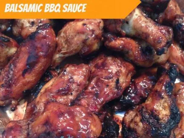 Geroosterde kippenvleugels met bessensaus met balsamicoazijn