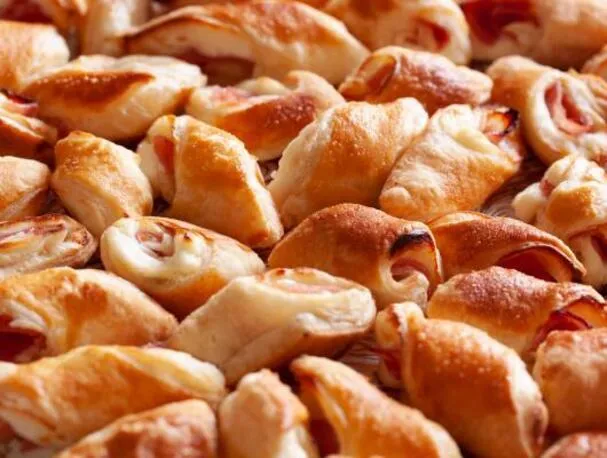 Ham- en kaasbladerdeeghapjes