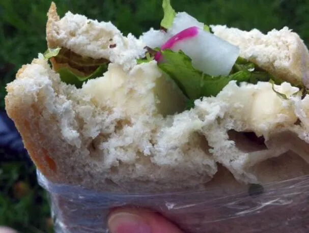 Kruiden-, Brie- en Radijsensandwich