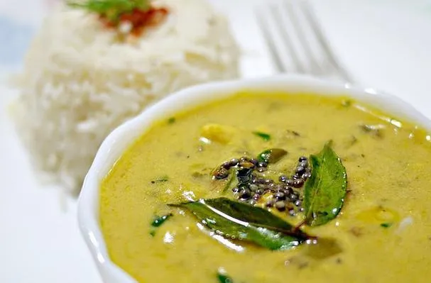 Kadhi Chawal (Yoghurtcurry met rijst)