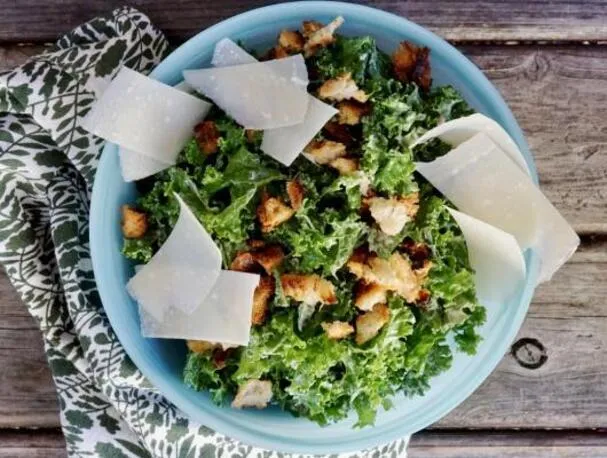Boerenkool Caesar Salade