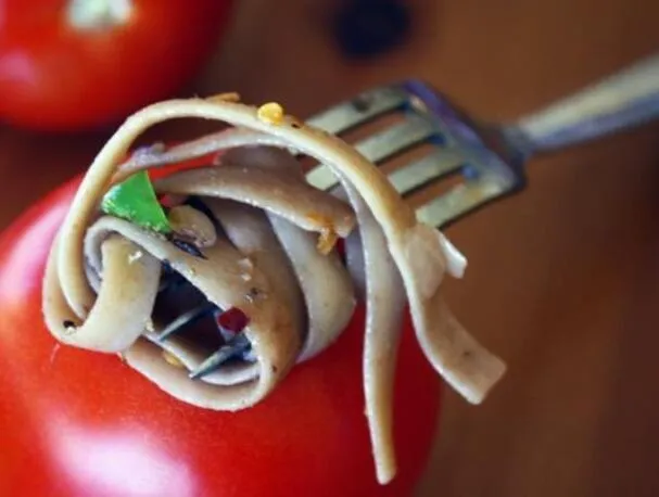 Pasta met ansjovis-walnotensaus