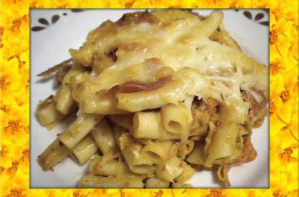 Gebakken ziti met worst en pepperoni