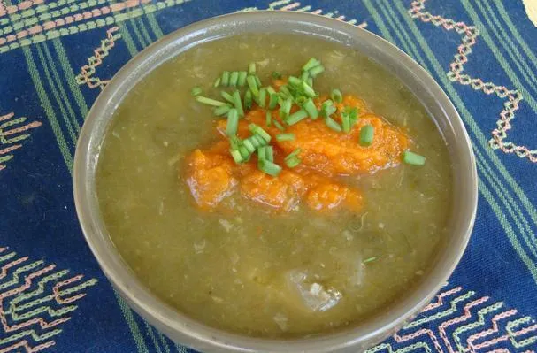 Zuring- en lavasbouillon met wortel-muntpuree