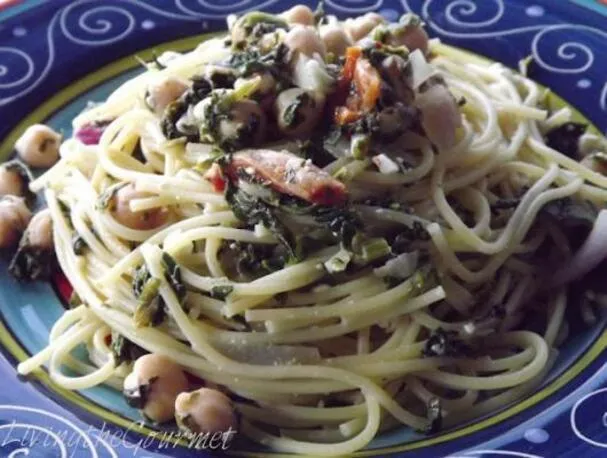 Spaghetti met kikkererwten en fetakaas