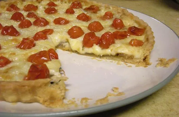 Tomaten-, Fontina- en gekarameliseerde uitentaart