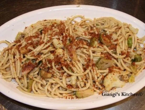 Bucatini met bloemkool en spruitjes