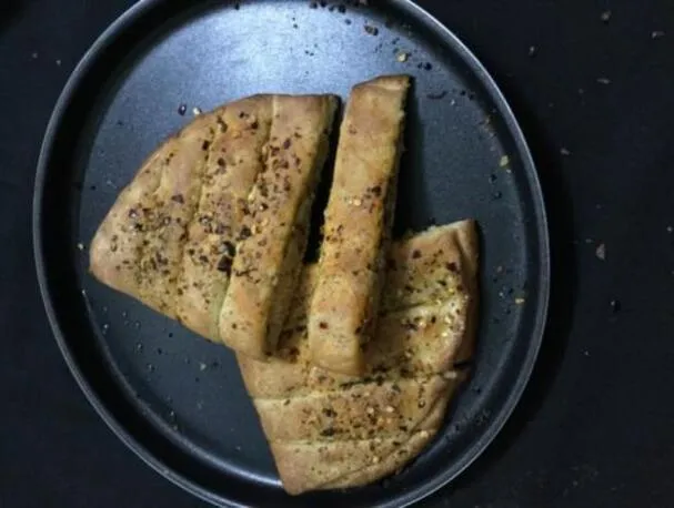 Kaas gevulde knoflookbrood